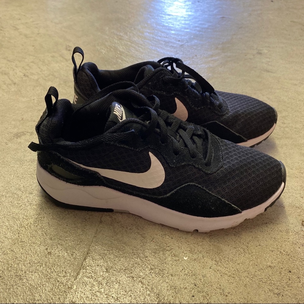 Black & White Nike